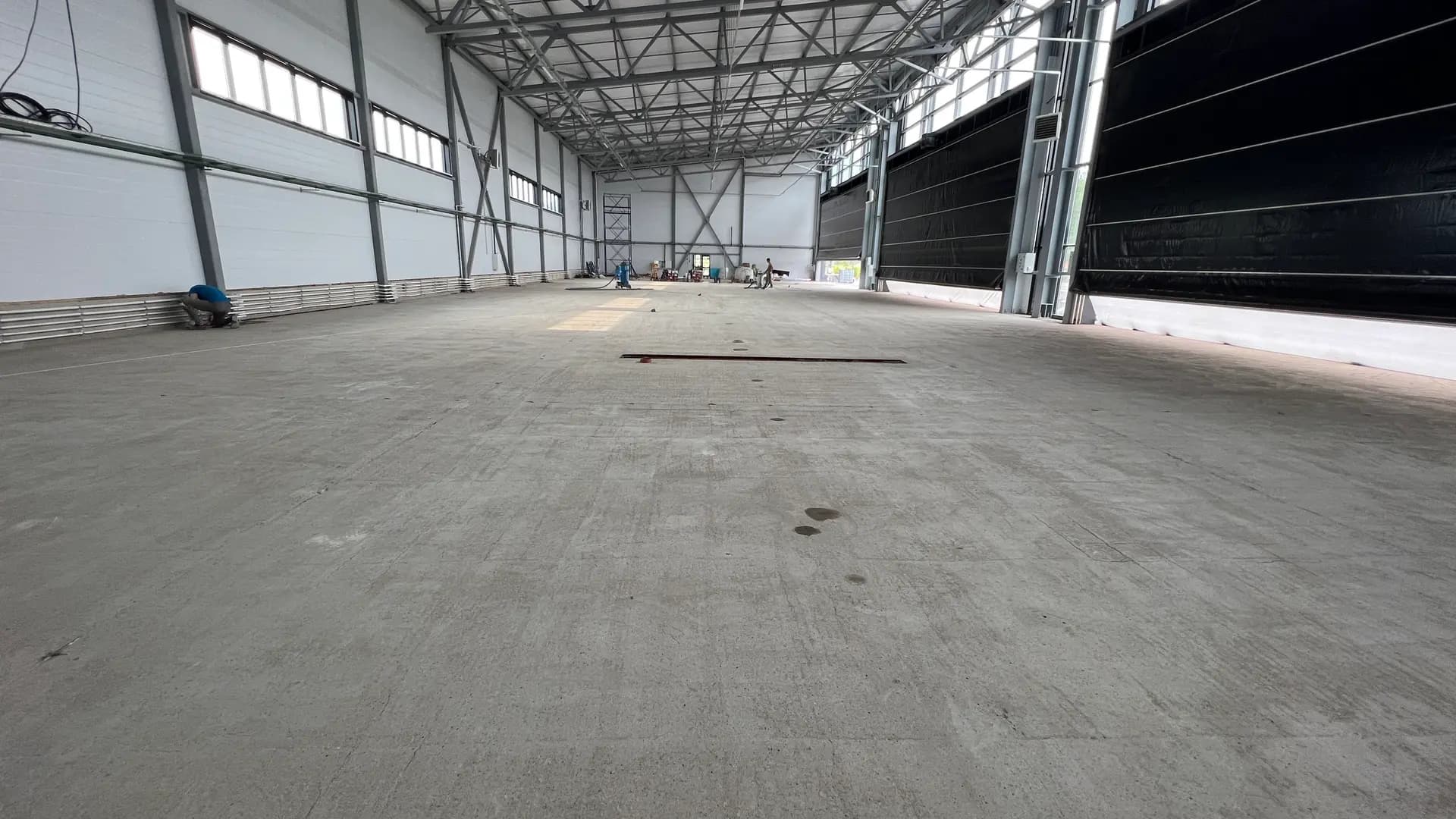 Полимерные полы в ангаре для вертолётов