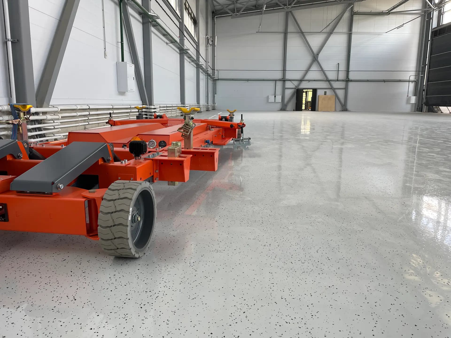 Полимерные полы в ангаре для вертолётов