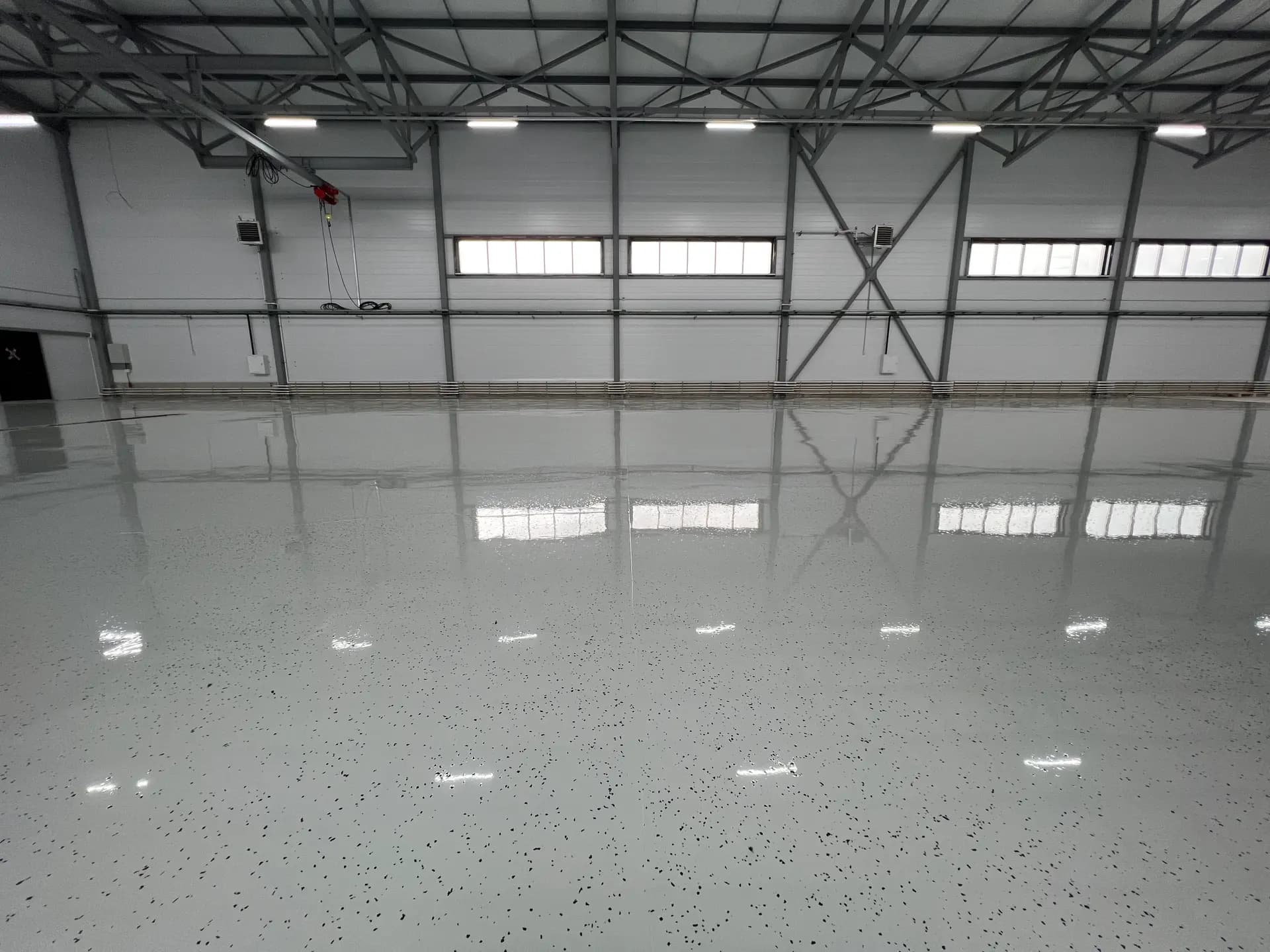 Полимерные полы в ангаре для вертолётов